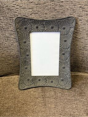 Vintage Burns of Boston Metal Heavy Embossed Flowers 4 x 6 Picture Frame.